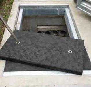 Kayma karşıtı cam lif manhole kapağı güçlü darbe direnci ile,Dren için koyu renkli manhole kapağı