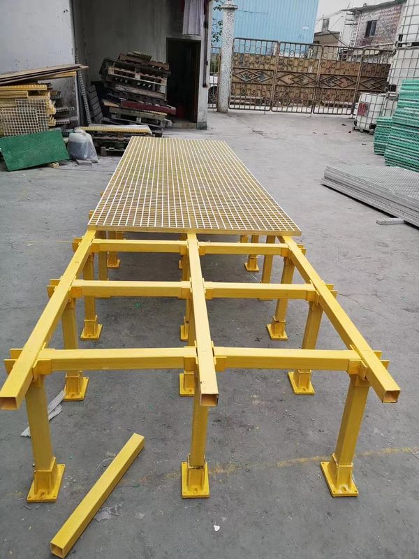 FRP ızgarası, platformda veya 38*38*38mm'lik yollarda özel renk ve boyut ile kullanılır